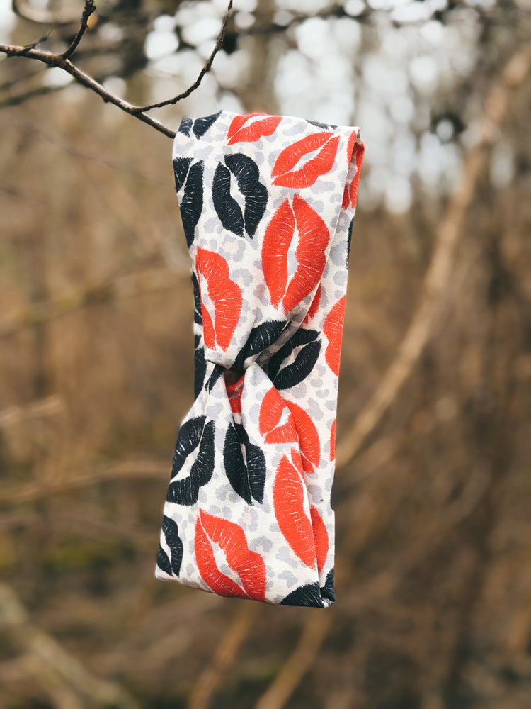 Love Love, Kiss Kiss