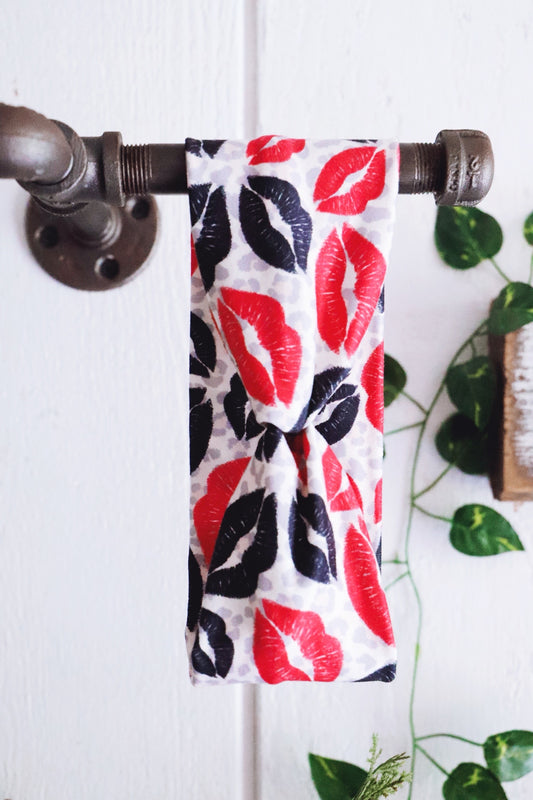 Love Love, Kiss Kiss